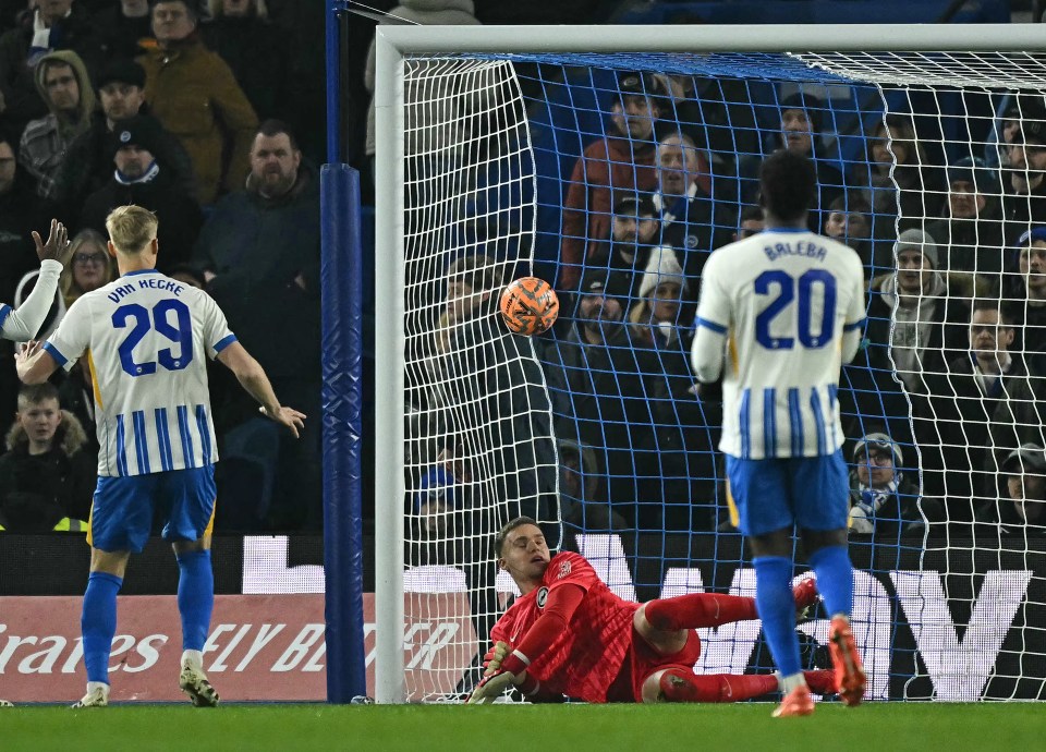 You are currently viewing ‘What a stinker’ – Chelsea gifted goal as Brighton goalkeeper has moment to forget in FA Cup fourth round