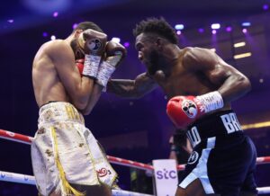 Read more about the article ‘Robbery’ – Fans fume as Hamzah Sheeraz vs Carlos Adames ends in controversial fashion