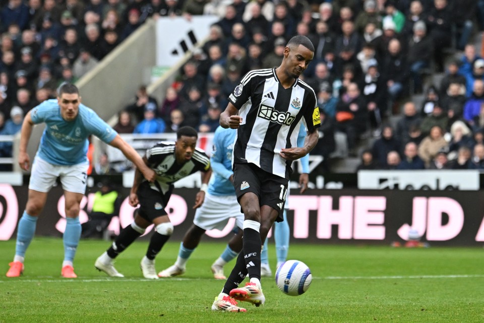 You are currently viewing Alexander Isak creates Premier League history and beats Cristiano Ronaldo and Harry Kane stats