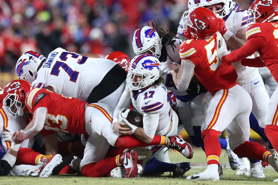 You are currently viewing NFL reveals technology will never replace refs despite controversial Bills-Chiefs first-down call