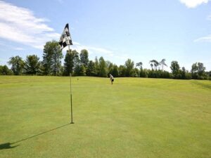 Read more about the article Kentucky golf course once on chopping block appears to have been saved by area residents