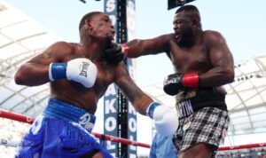 Read more about the article ‘Took his heart’ – Martin Bakole sent heavyweight prospect through the ropes with devastating KO in upset