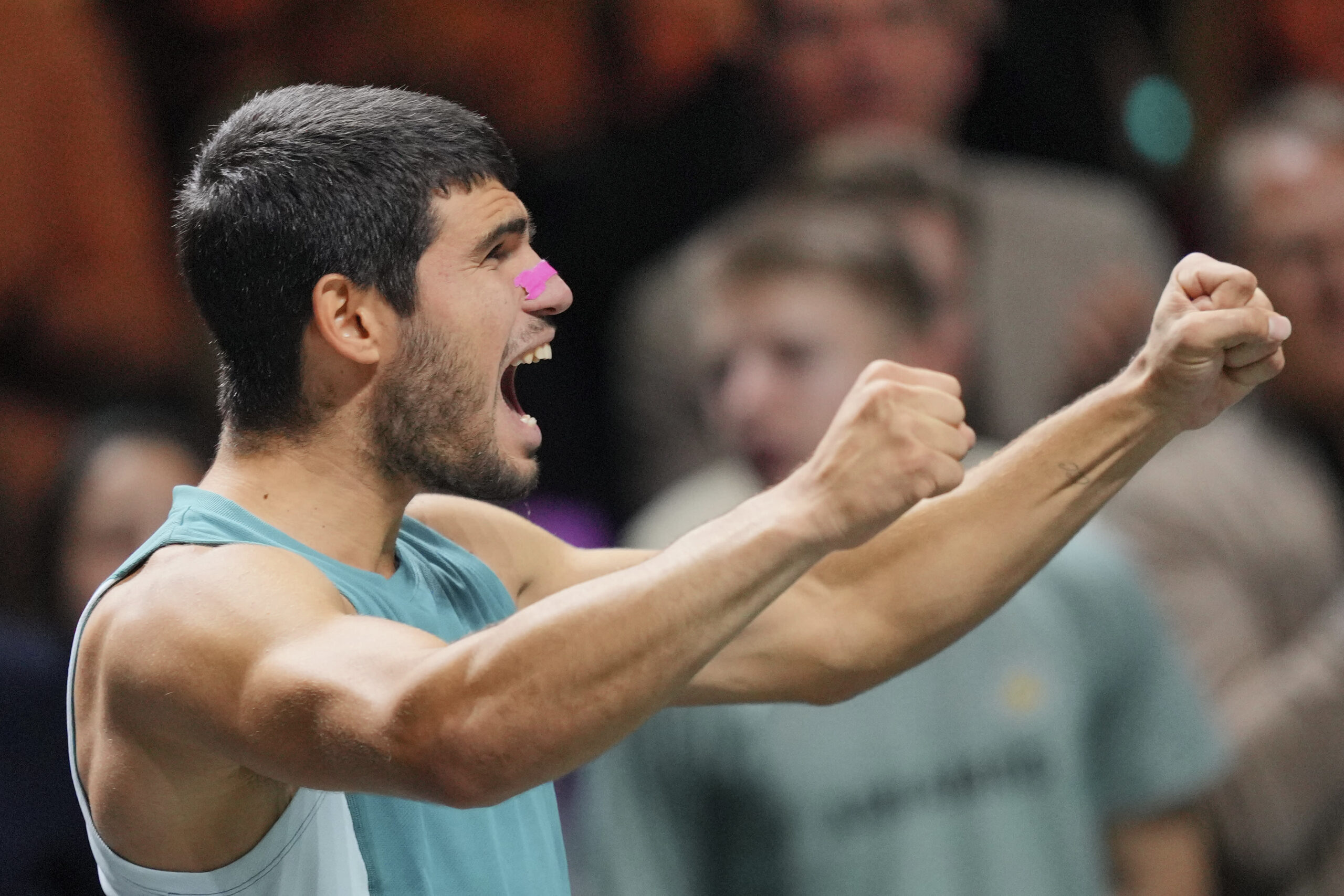 You are currently viewing Alcaraz clinches his first indoor title by beating De Minaur in Rotterdam Open final