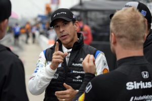 Read more about the article NASCAR drivers divided on new rule that could guarantee Helio Castroneves a spot in the Daytona 500