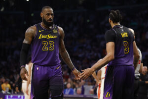 Read more about the article LeBron James refutes report he was frustrated with Anthony Davis: ‘A f***n lie’