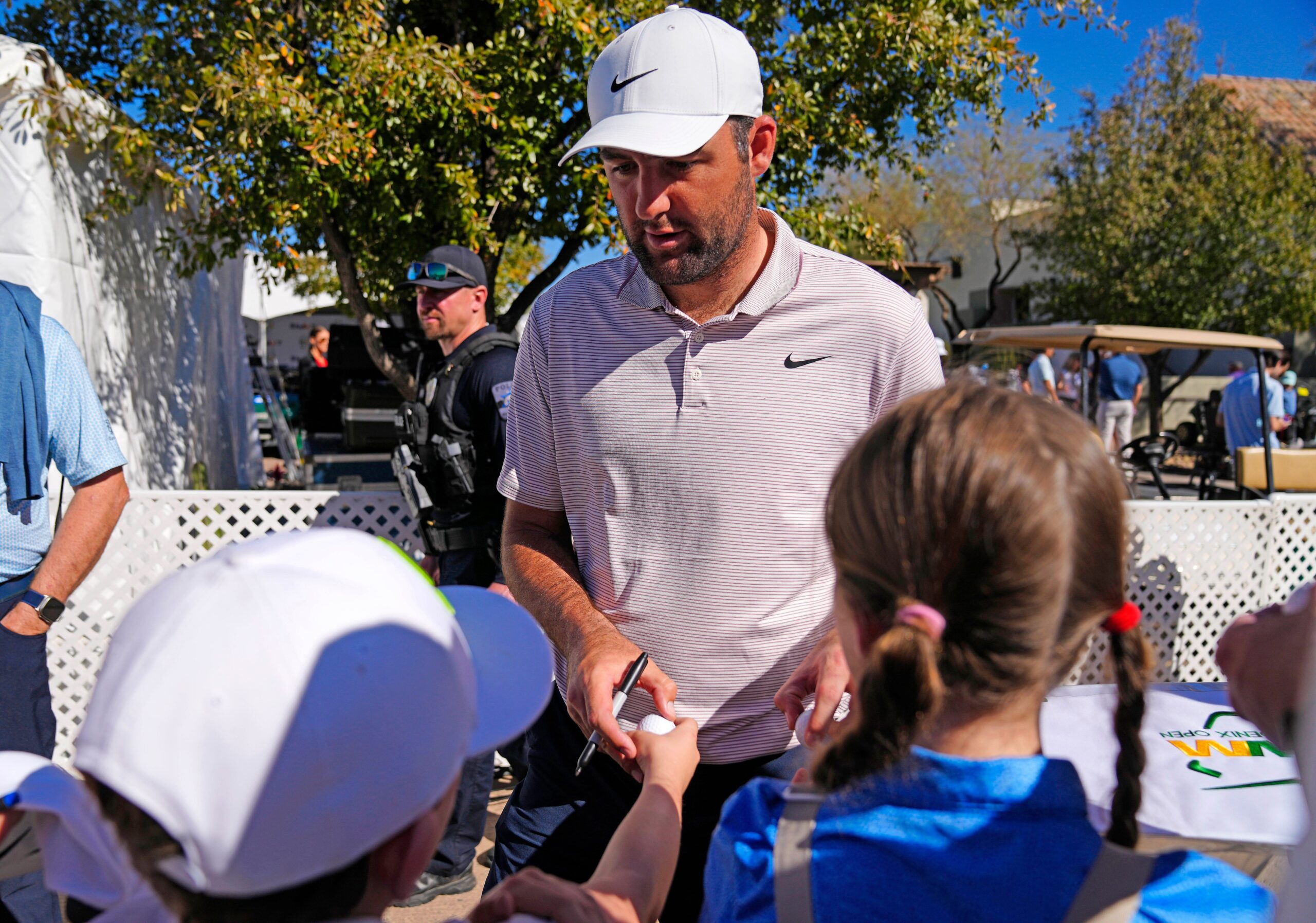 You are currently viewing Justin Thomas, Scottie Scheffler embrace the atmosphere at the high-energy WM Phoenix Open