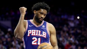 Read more about the article Watch Joel Embiid put up 29-point triple-double, hit game-winner in return after 15-game absence