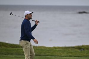 Read more about the article Scottie Scheffler’s day on the beach leads to a par-saving end to his round