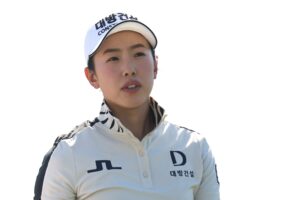 Read more about the article For the second week in a row, a player using a broomstick putter surges up LPGA board