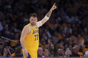 Read more about the article About Last Night in Fantasy Basketball: Luka Dončić makes his Lakers debut and much more