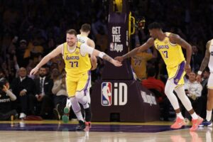 Read more about the article Luka Doncic embraced by LeBron James and L.A. in his memorable Lakers debut