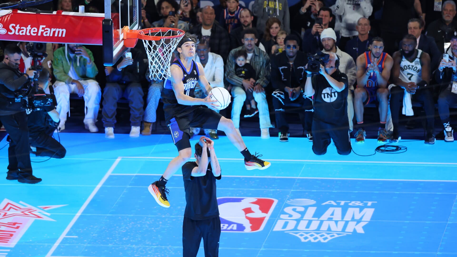 Read more about the article NBA Slam Dunk Contest 2025: Schedule, past results, roster, format, winners, scoring, judges