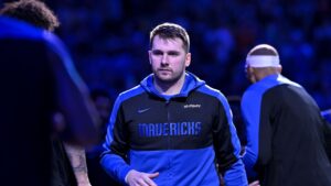 Read more about the article NBA players, sports world reacts to blockbuster Luka Doncic trade to Lakers for Anthony Davis