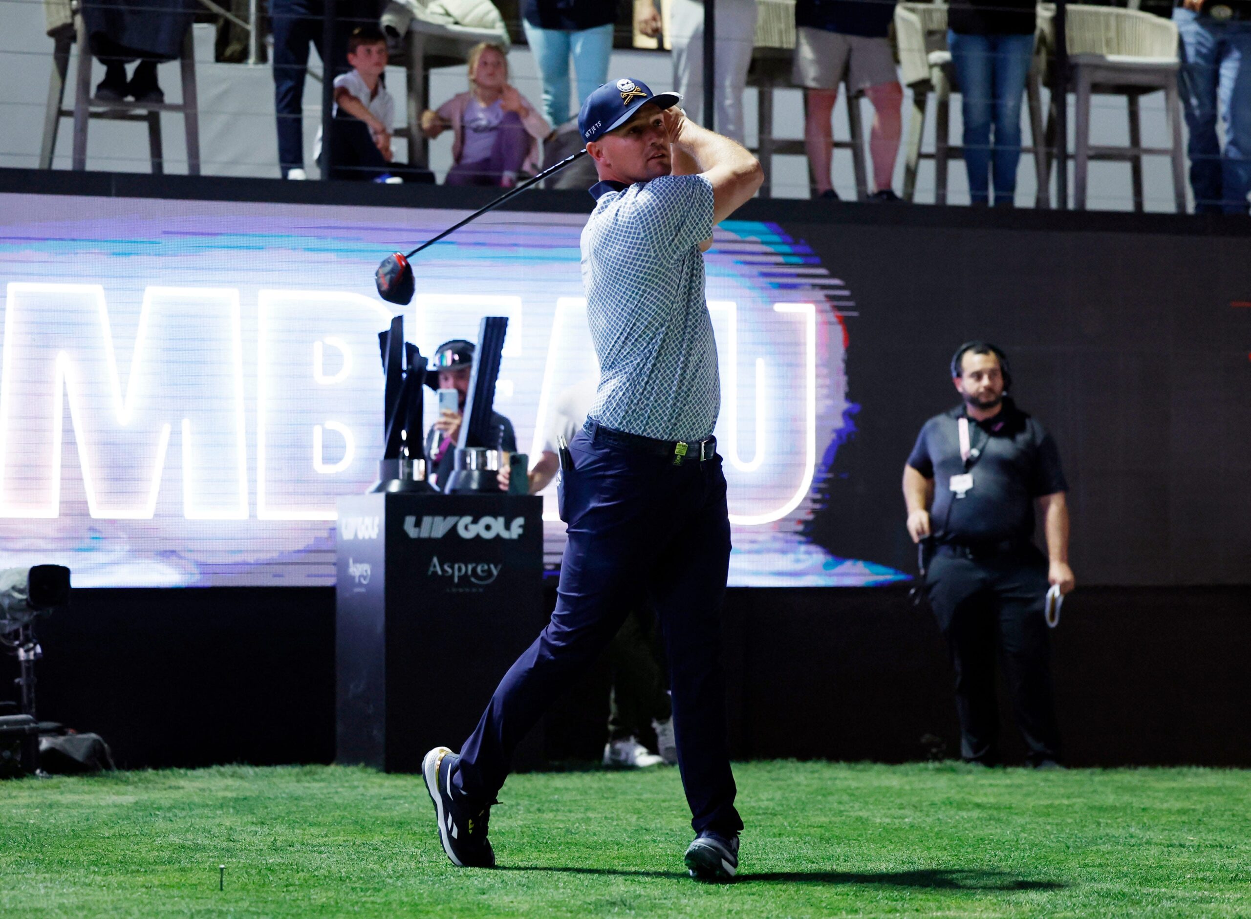 You are currently viewing What’s it like playing under the lights? Players discuss after opening round of LIV Golf Riyadh