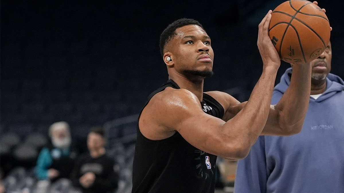 You are currently viewing Report: Giannis to miss Warriors vs. Bucks game with calf strain