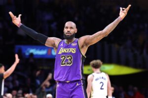 Read more about the article LeBron James defies his age again, scoring 42 in Lakers’ win over Warriors