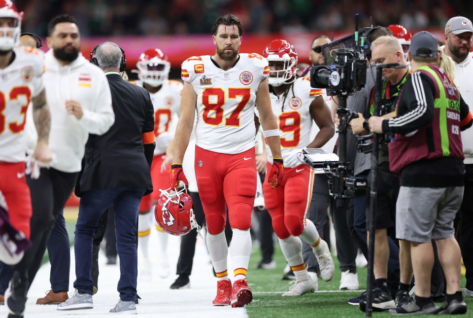 You are currently viewing Travis Kelce future overshadows Kansas City offseason plans as Chiefs weigh up contract offers amid $281m limit