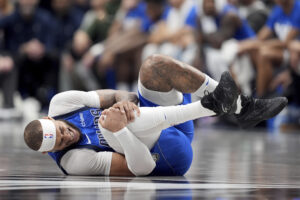 Read more about the article Mavericks center Daniel Gafford will reportedly miss at least six weeks with MCL sprain