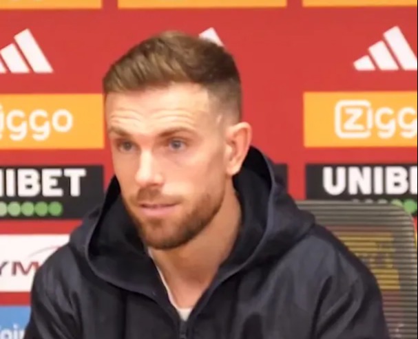 You are currently viewing Irritated Jordan Henderson argues with journalist about Ajax departure reports in tense exchange at press conference