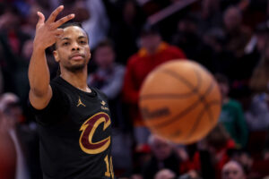 Read more about the article Darius Garland drains buzzer-beater from the logo to lift Cavaliers past Pistons