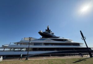 Read more about the article Shad Khan’s $450million super yacht takes over New Orleans waterfront for Super Bowl