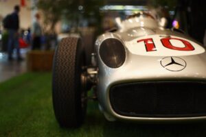 Read more about the article Historic Mercedes car driven by Moss and Fangio sells for record fee