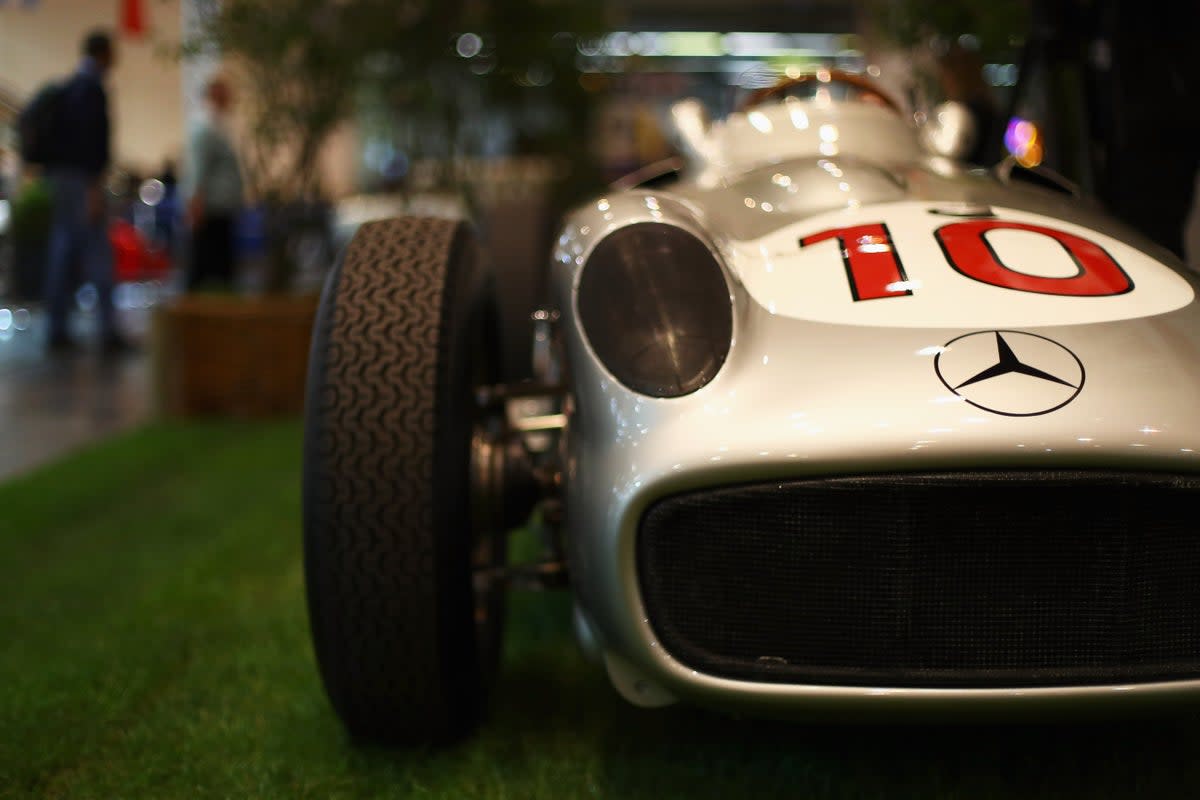 You are currently viewing Historic Mercedes car driven by Moss and Fangio sells for record fee