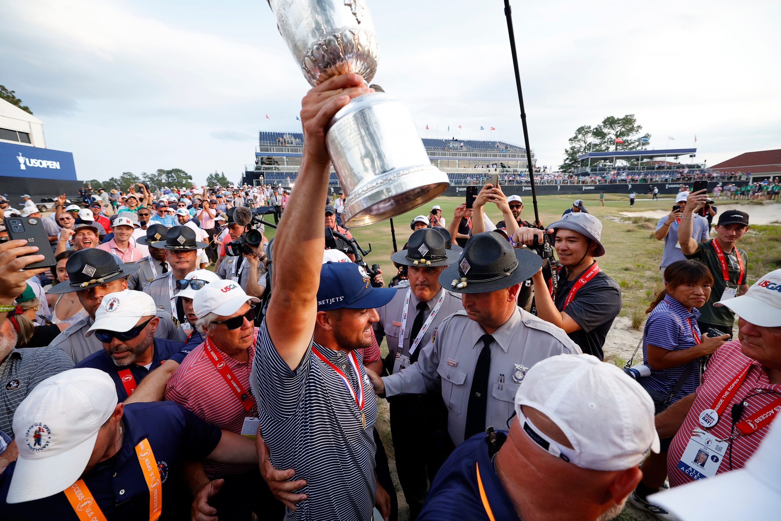 You are currently viewing USGA creates exemption for LIV Golf players to earn spot in 2025 U.S. Open at Oakmont