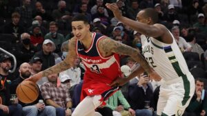 Read more about the article Bucks send Khris Middleton to Wizards in trade for Kyle Kuzma: Report