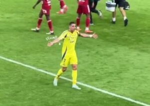 Read more about the article Cristiano Ronaldo rages at referee before booting the ball away as Oleksandr Usyk steals the show