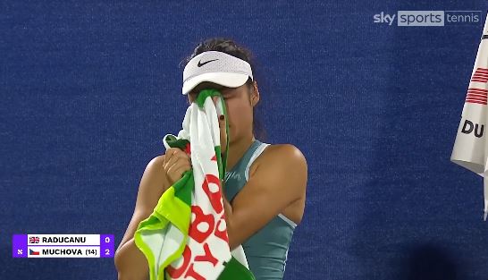 You are currently viewing Emma Raducanu seen wiping away tears while on court during match