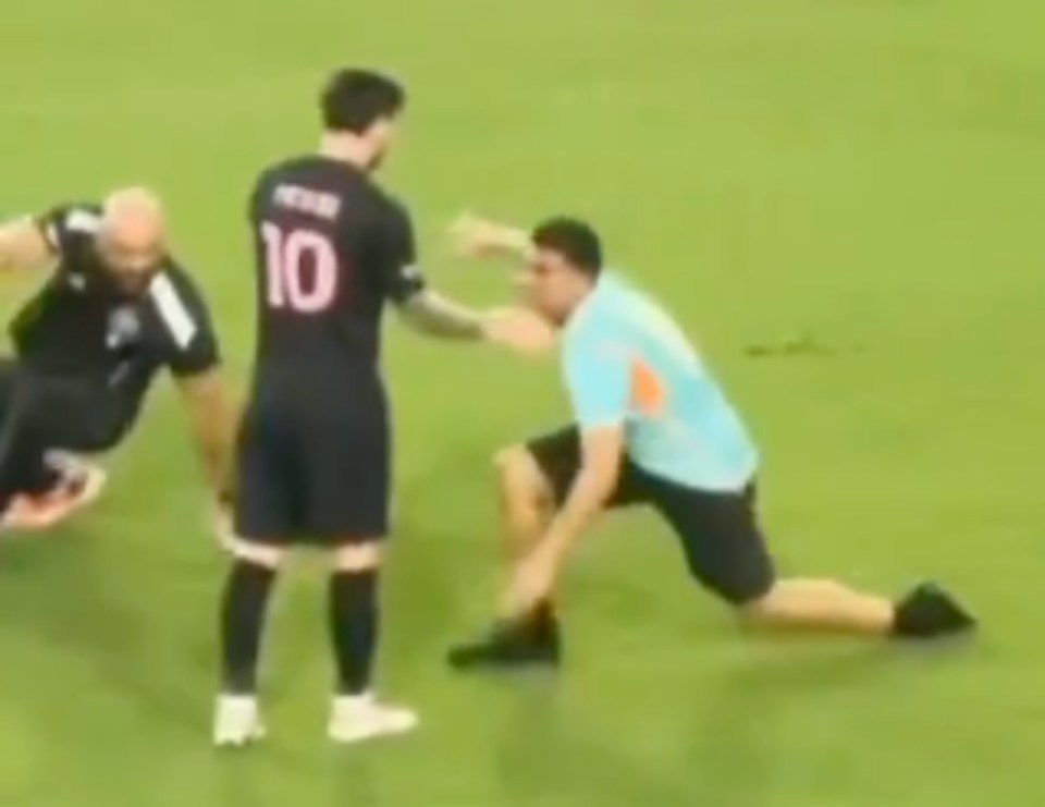 You are currently viewing Fans joke that Lionel Messi’s bodyguard has finally been defeated