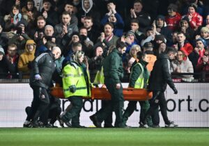 Read more about the article Nottingham Forest forward Taiwo Awoniyi stretchered off after receiving ten minutes of treatment on pitch