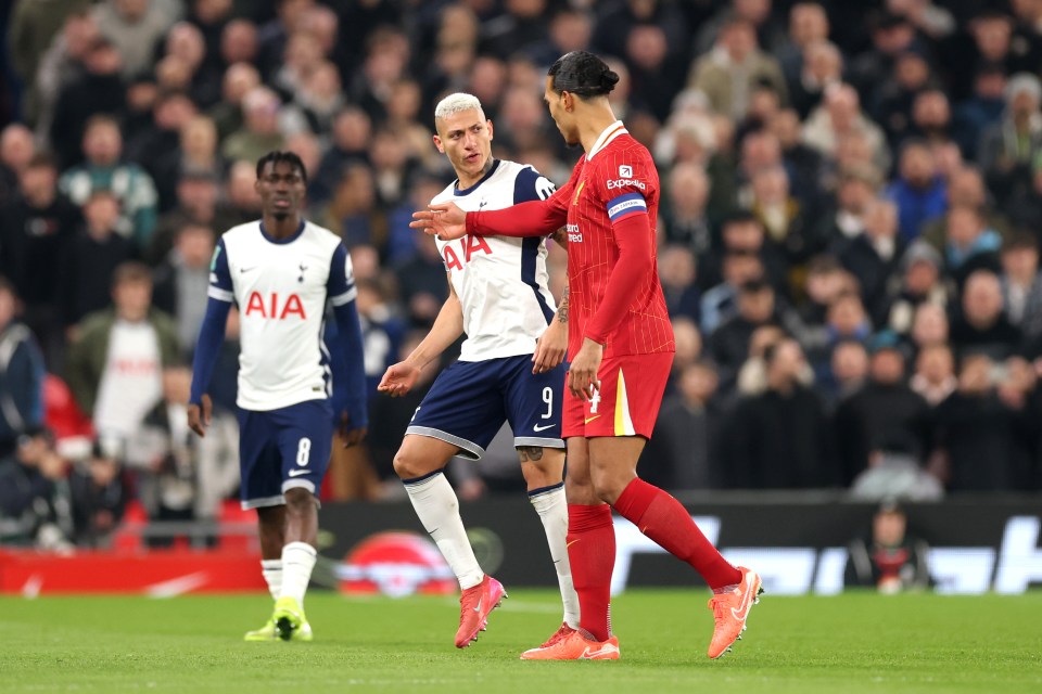 You are currently viewing ‘Did him dirty’ – Fans in stitches at Virgil Van Dijk and Richarlison incident you may have missed