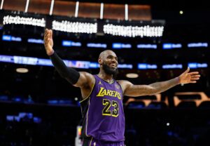 Read more about the article ‘He’s so jealous’ – LeBron James equals rare Michael Jordan feat but Lakers fans are more concerned with Charles Barkley ‘hate’