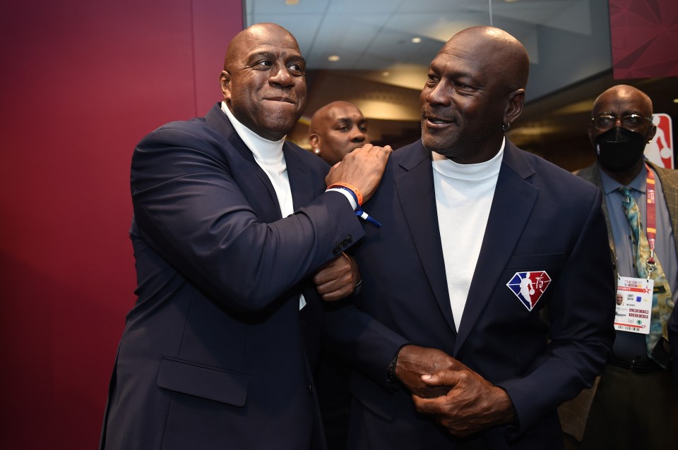 You are currently viewing ‘Old dog right there’ – Unseen footage shows Michael Jordan trash-talk Magic Johnson and lay down challenge at All-Star Game