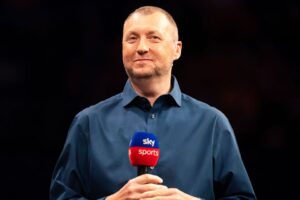 Read more about the article ‘I needed that’ – Fans rejoice as legendary darts commentator Wayne Mardle makes return