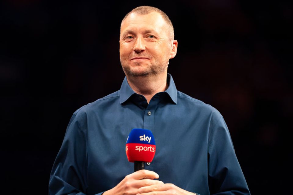 You are currently viewing ‘I needed that’ – Fans rejoice as legendary darts commentator Wayne Mardle makes return