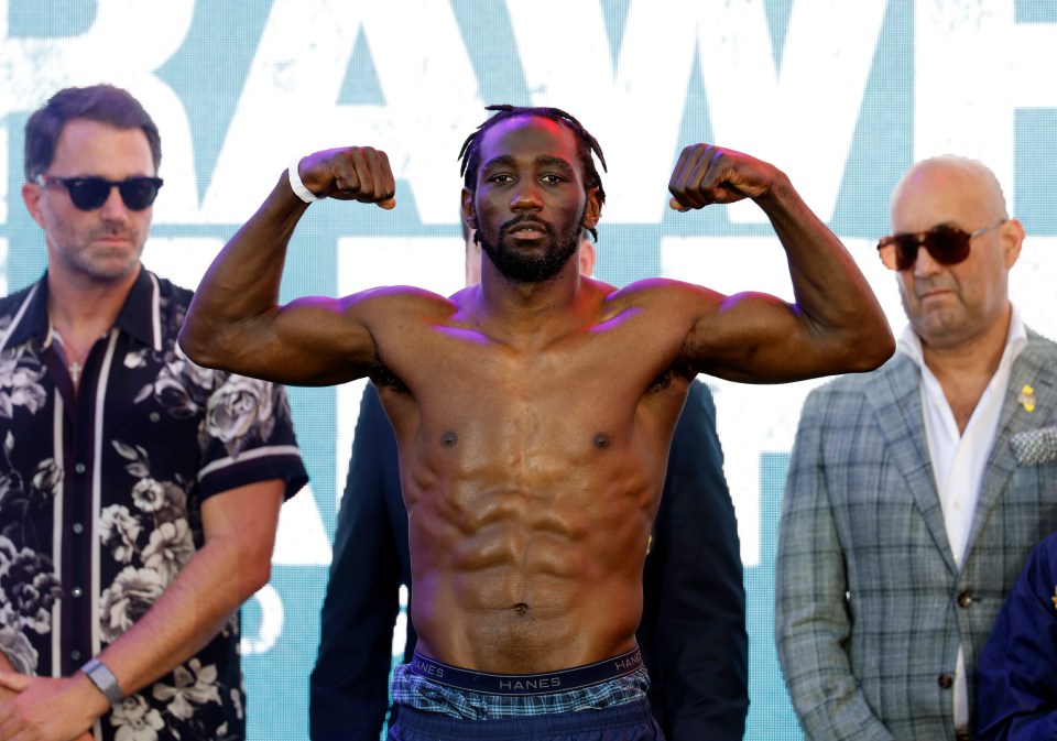 You are currently viewing Terence Crawford reveals surprising current weight with message to Canelo Alvarez ahead of mega-fight