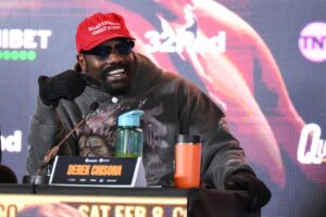 Read more about the article ‘Are you serious?’ – Derek Chisora calls out journalist during press conference for hilarious phone gaffe