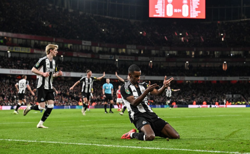 You are currently viewing Newcastle vs Arsenal LIVE commentary: Magpies hold key advantage with place at Wembley up for grabs