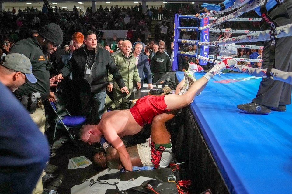 You are currently viewing ‘Embarrassing’ – Boxing fight descends into chaos as fighter tackles rival through announcing table after cameraman collision