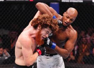 Read more about the article Michael ‘Venom’ Page snaps undefeated streak of one-eyed Russian UFC fighter with masterful display