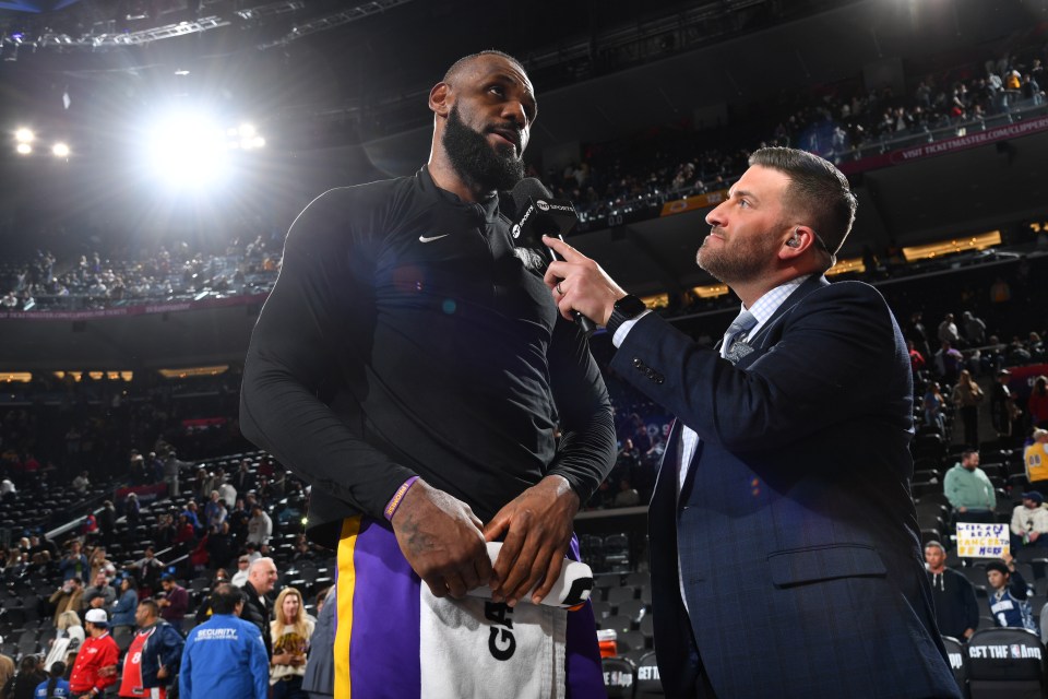 You are currently viewing ‘Get up outta here’ – LeBron James addresses Lakers exit rumors after Luka Doncic trade