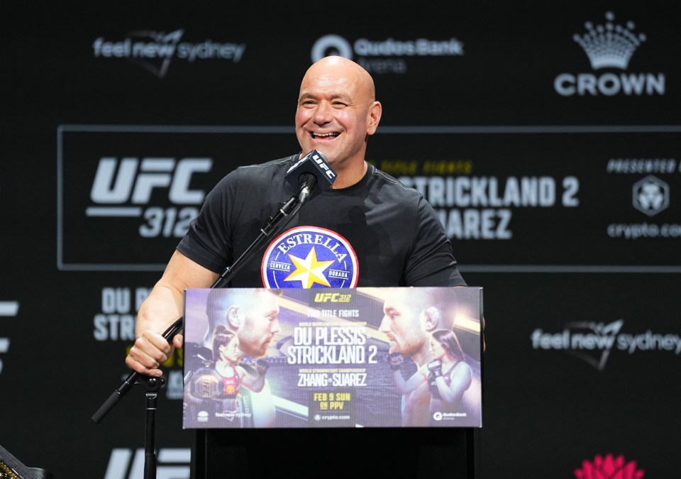 You are currently viewing Dana White addresses UFC title rule change that would have prevented Conor McGregor achievement