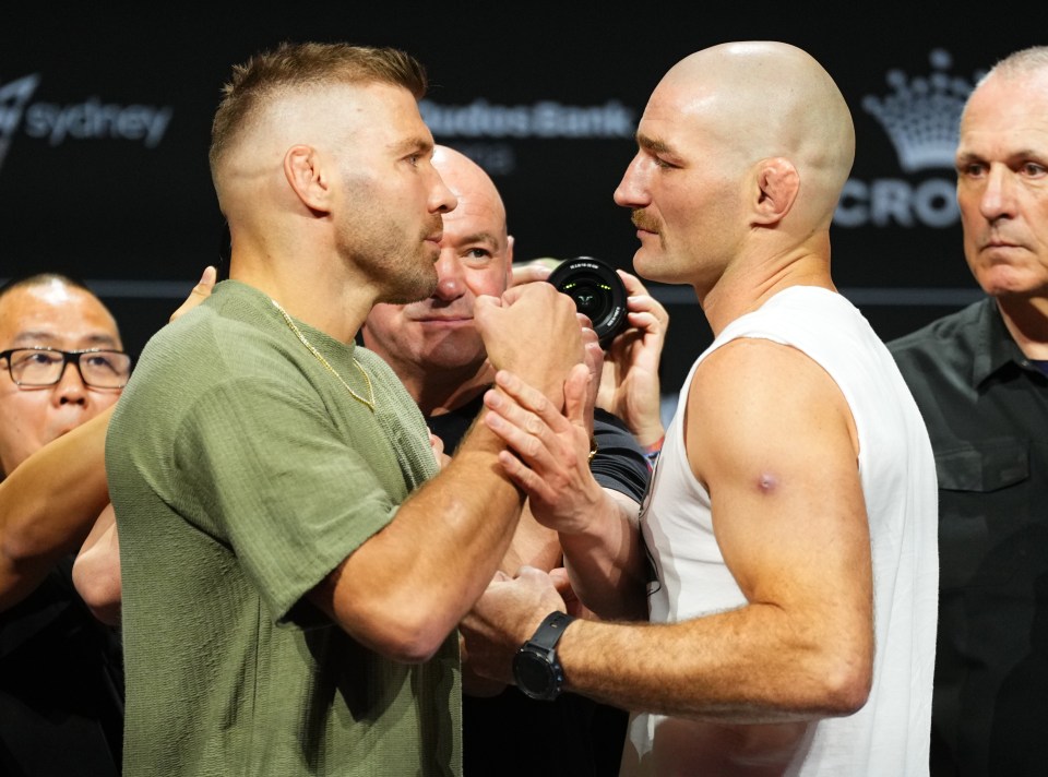 You are currently viewing ‘Insane’ – Fans react as Dricus Du Plessis breaks Sean Strickland’s nose in convincing UFC 312 victory to retain title