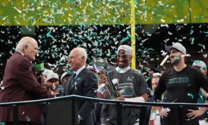 Read more about the article ‘Needs to retire’ – Fans express concern over Terry Bradshaw after visible health scare during trophy presentation