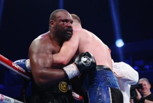 Read more about the article ‘Both popped’ – Derek Chisora reveals gruesome injury he sustained during Otto Wallin fight