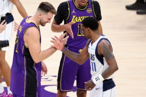 Read more about the article Lakers fans lead entire arena in chant to troll Dallas Mavericks general manager