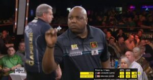 Read more about the article ‘What’s happened there?’ – Darts star stares down rival in tense confrontation at World Seniors Championship